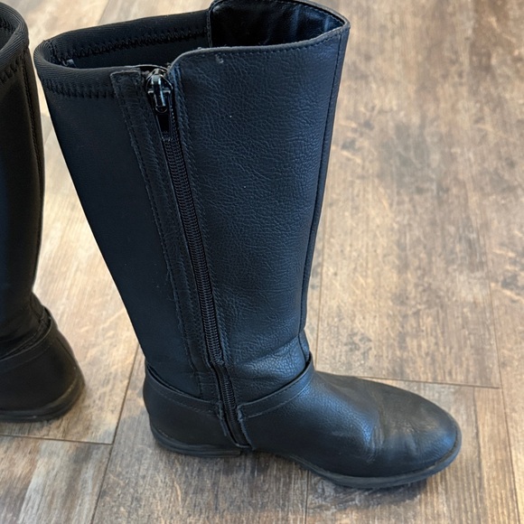 DKNY Black Kids Boots - Picture 5 of 10